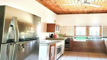 Mikrowelle, Ofen, Geschirrspüler