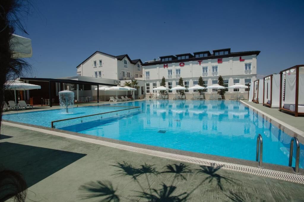 Seasonal outdoor pool