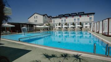 Seasonal outdoor pool