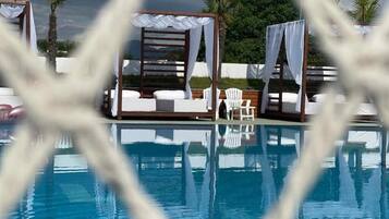 Seasonal outdoor pool