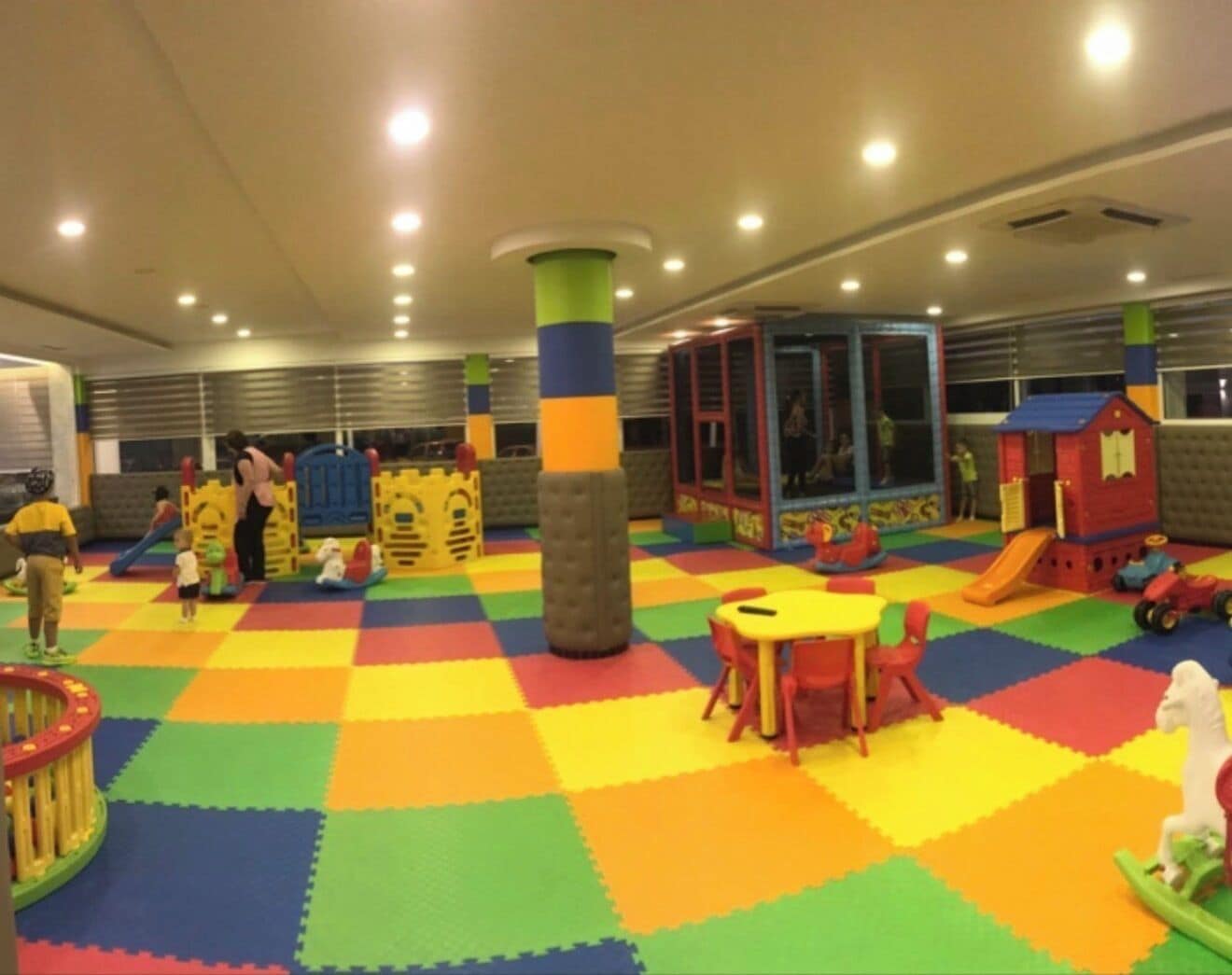 Tempat bermain anak – indoor