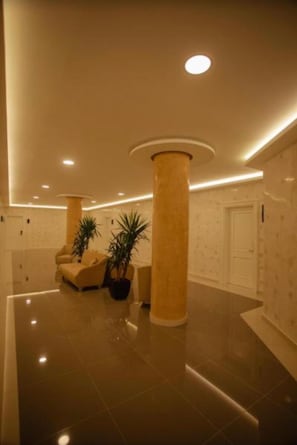 Hallway - Kompleksi Exalco-Al (Bushat)