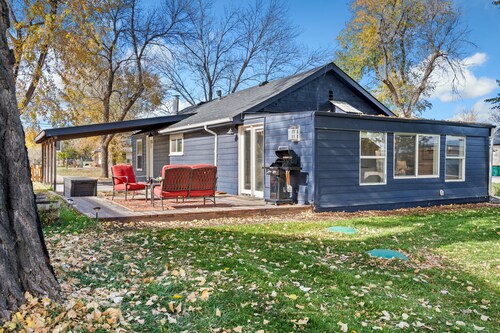 Sunset Haven | Dog-friendly Home Near Trails/Lake