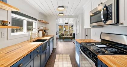 Sunset Haven | Dog-friendly Home Near Trails/Lake