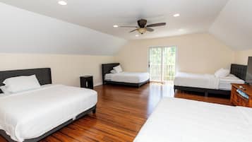 4 bedrooms, desk, free WiFi, bed sheets