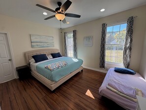 4 bedrooms, desk, free WiFi, bed sheets