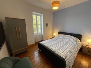 2 chambres, coffres-forts dans les chambres, Wi-Fi, draps fournis