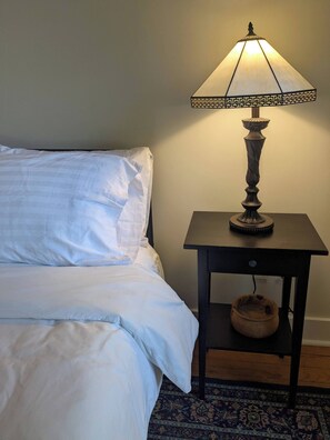 3 habitaciones, tabla de planchar con plancha, internet y ropa de cama