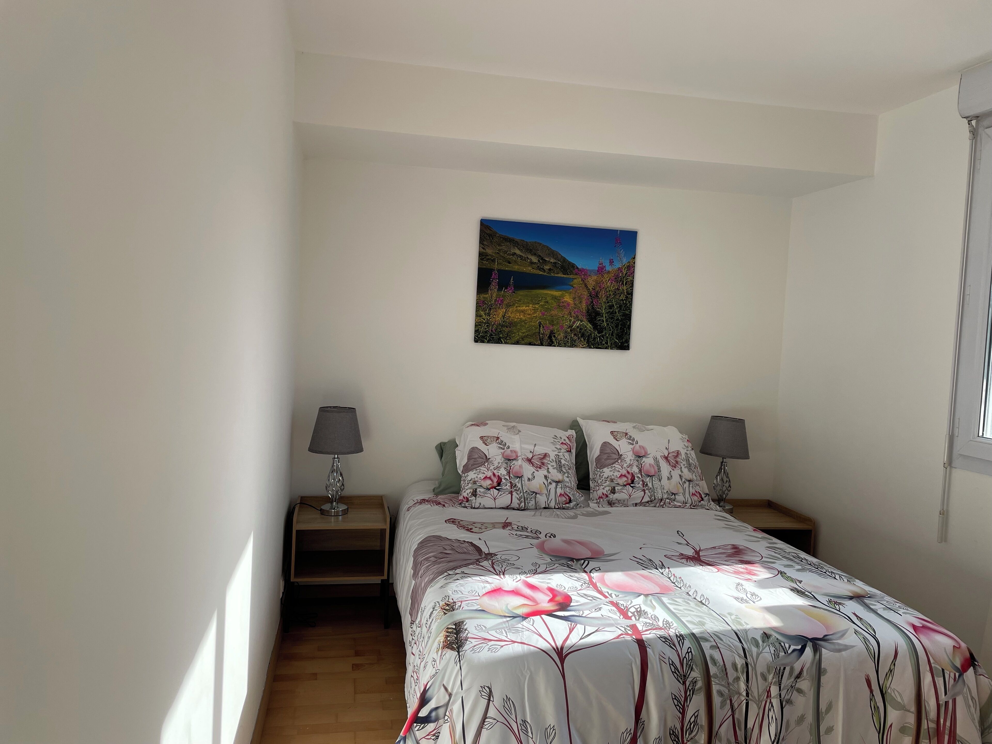 1 slaapkamer, een strijkplank/strijkijzer, reisbedje, gratis wifi