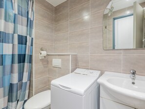 Apartment | Bathroom - Cosy Apartment Near Sandy Beach (Agde)