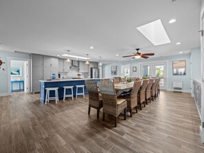 Dining - 1 Fish, 2 Fish is a fully renovated Oceanfront Cottage! (Emerald Isle)