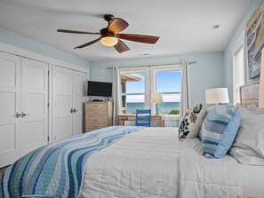 7 bedrooms, free WiFi, bed sheets - 1 Fish, 2 Fish is a fully renovated Oceanfront Cottage! (Emerald Isle)