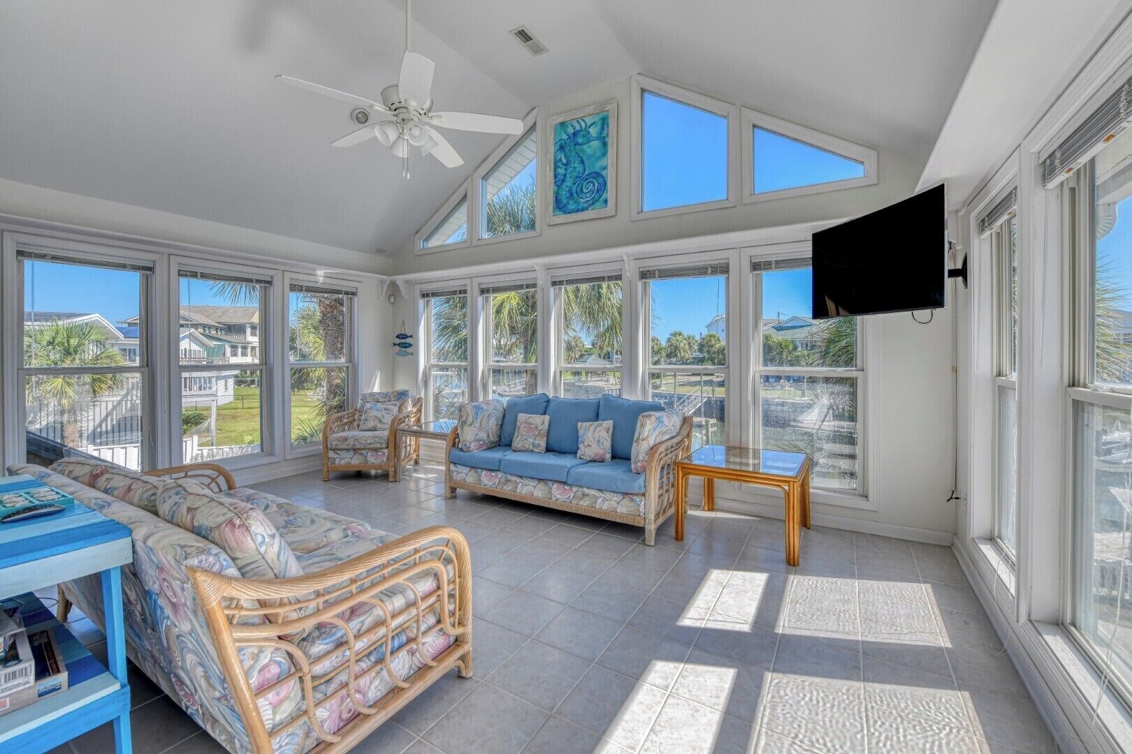 Smart TV, futbolito y tenis de mesa 