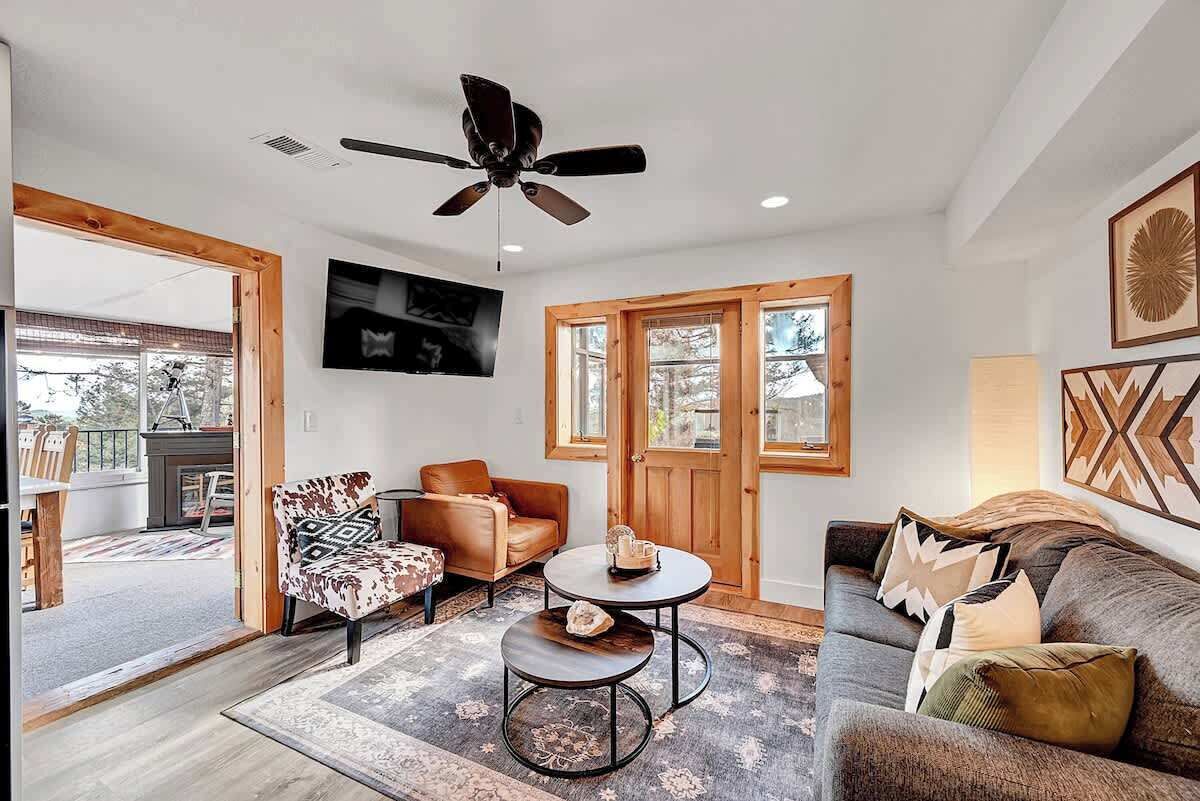 TV, fireplace, offices