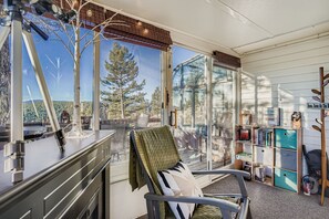 Interior - Pike’s View Guesthouse-Mountain Cabin+Views+Serene (Conifer)