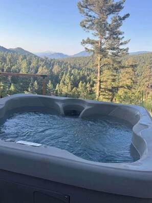 Outdoor spa tub - Mountain Haven-Hot Tub+Pikes Peak+Red Rocks+Serene (Conifer)