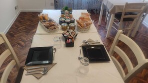 Colazione continentale inclusa, servita tutte le mattine 