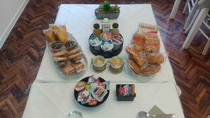 Free daily continental breakfast - B&B Lary (Pescara)