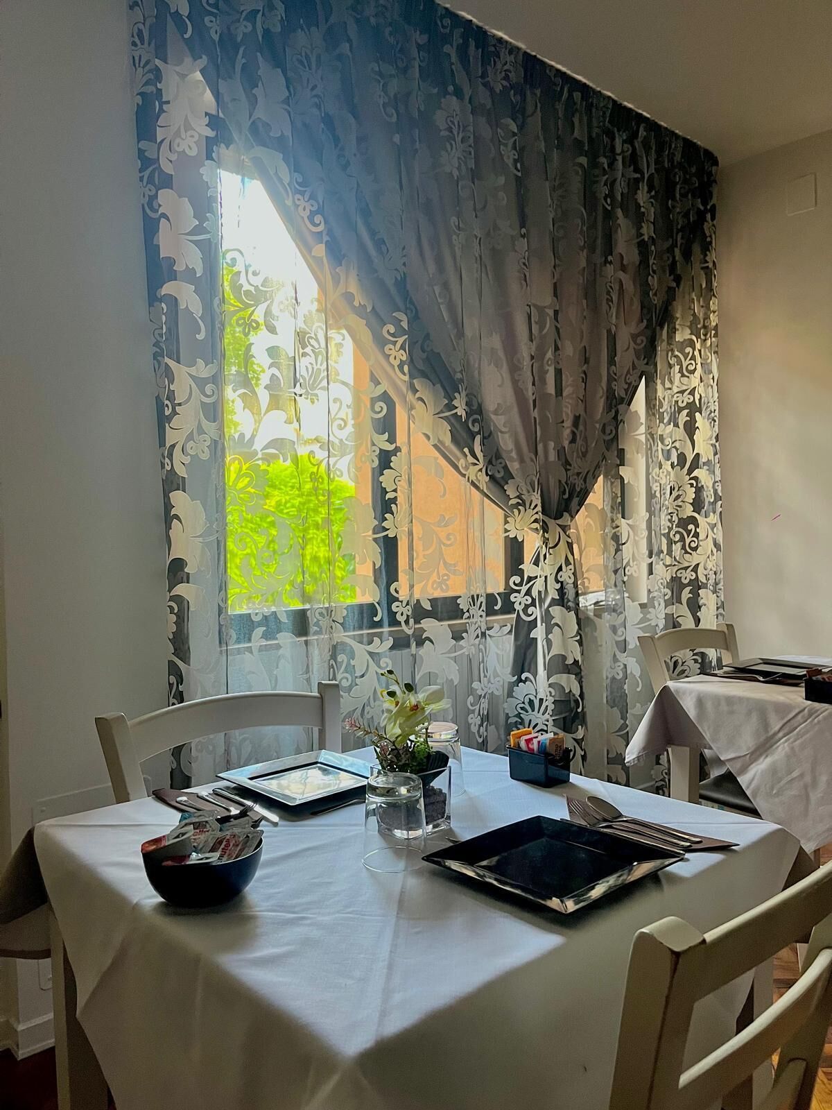 Tägliches inbegriffenes kontinentales Frühstück