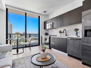 Interior - MVR High-Floor Studio with Epic City and Bay Views (Miami)