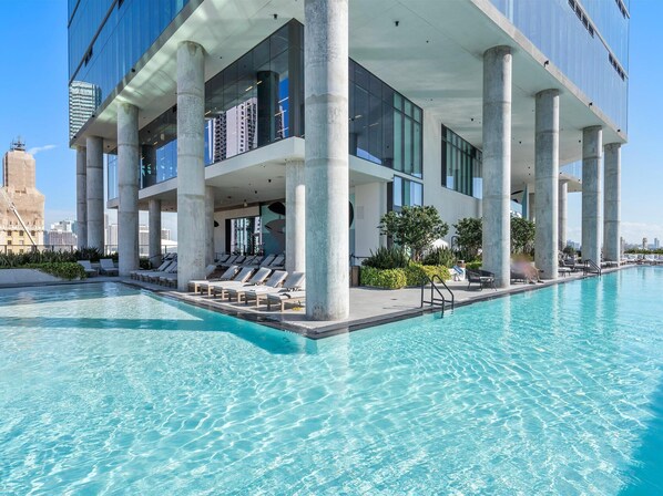 Pool - MVR High-Floor Studio with Epic City and Bay Views (Miami)