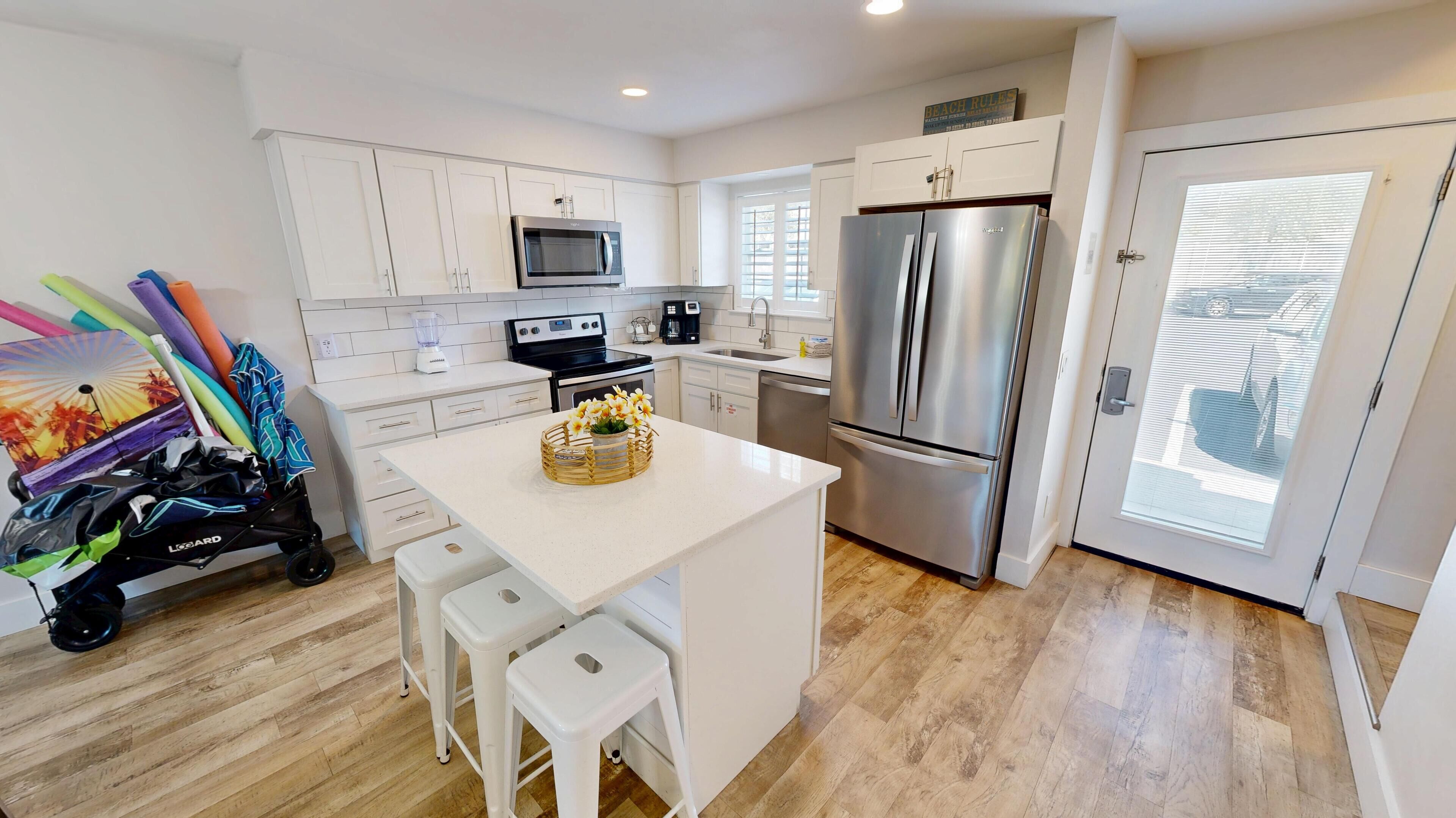 ثلاجة، ميكروويف، فرن، موقد طهي مسطح