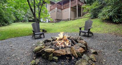 Secluded Tru LogâąCovered DeckâąWildlifeâąAC/Heatâą SKi & Hike! Winter ready!