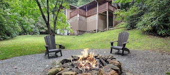 Secluded Tru Log•Covered Deck•Wildlife•AC/Heat• SKi & Hike! Winter ready!