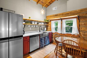 冰箱、微波炉、烤箱、炉灶