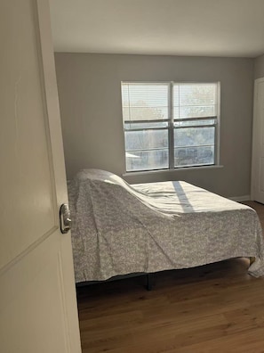 5 bedrooms, free WiFi, bed sheets, wheelchair access