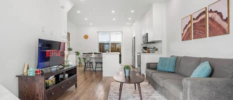 TV, peis og kontorer