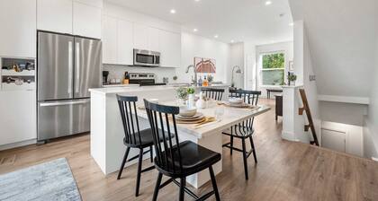 Inner-City Chic Urban Farmhouse 3 Bds and Ba