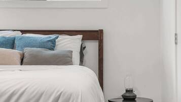 3 bedrooms, desk, iron/ironing board, WiFi