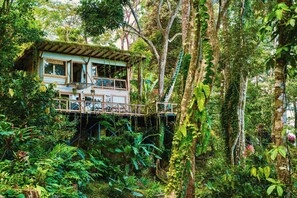 Cabana, 1 quarto, sacada, vista para o jardim | Fachada