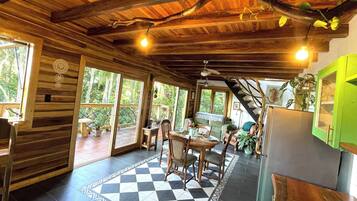 Cabin, 1 Bedroom, Balcony, Garden View | Living area | Books