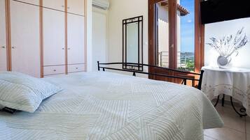 4 quartos, ferros/tábuas de passar roupa, Wi-Fi, roupa de cama