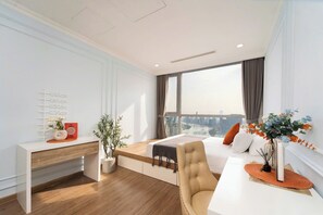 Executive-lejlighed - 3 soveværelser - balkon - byudsigt | Senge med madrasser af memory foam, skrivebord