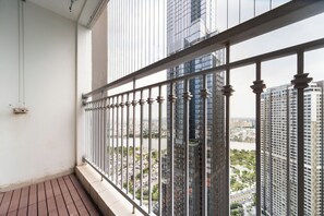 Departamento ejecutivo, 3 habitaciones, balcón, vista a la ciudad | Vista desde la habitación