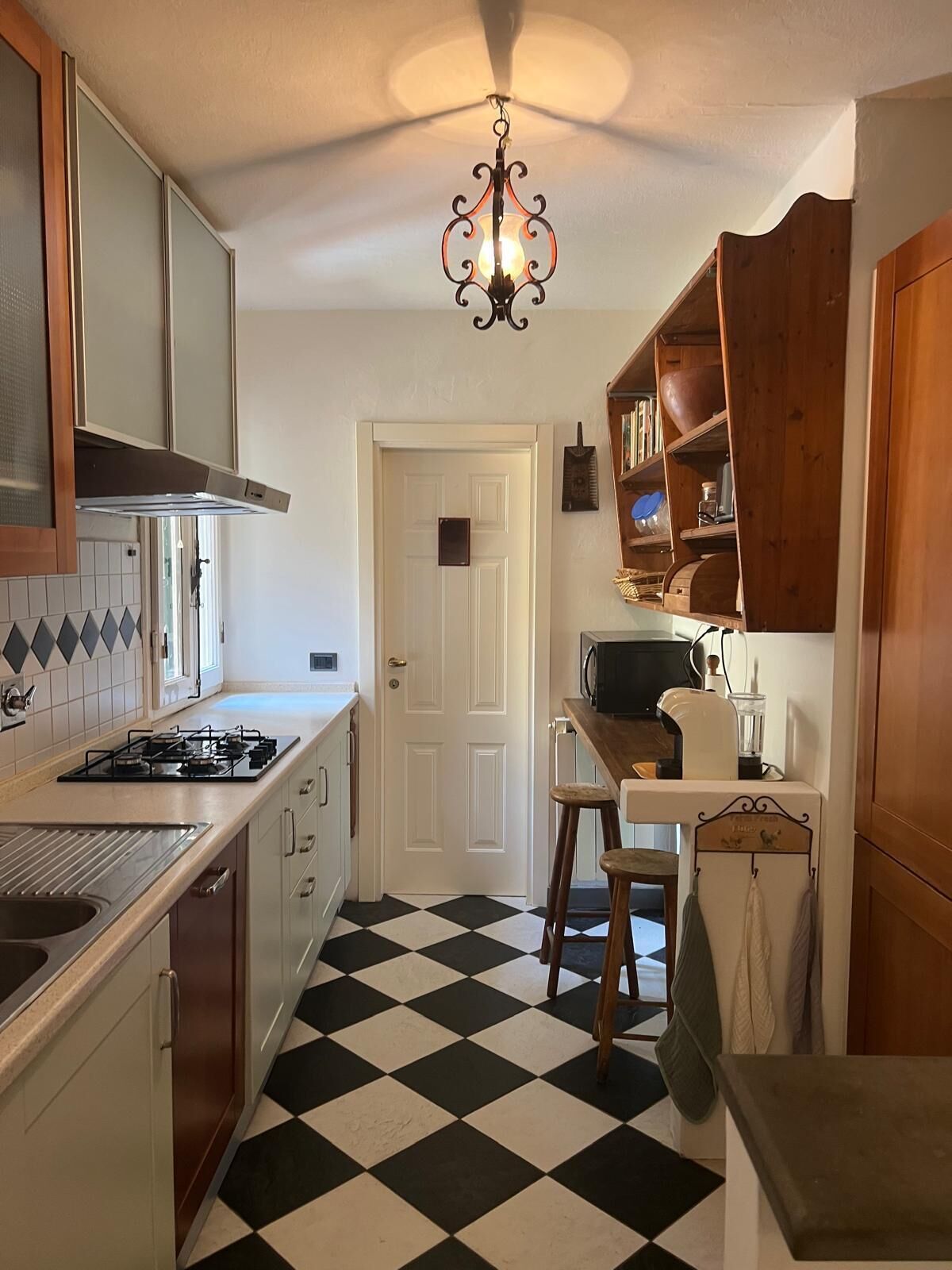 Microonde, forno, piano cottura, lavastoviglie