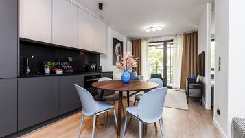 Deluxe Apartment | Private kitchenette | Full-size fridge, oven, stovetop, dishwasher