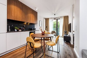 Deluxe Apartment | Private kitchenette | Full-size fridge, oven, stovetop, dishwasher - City Center - Łąkowa street by Apartmore (Gdańsk)