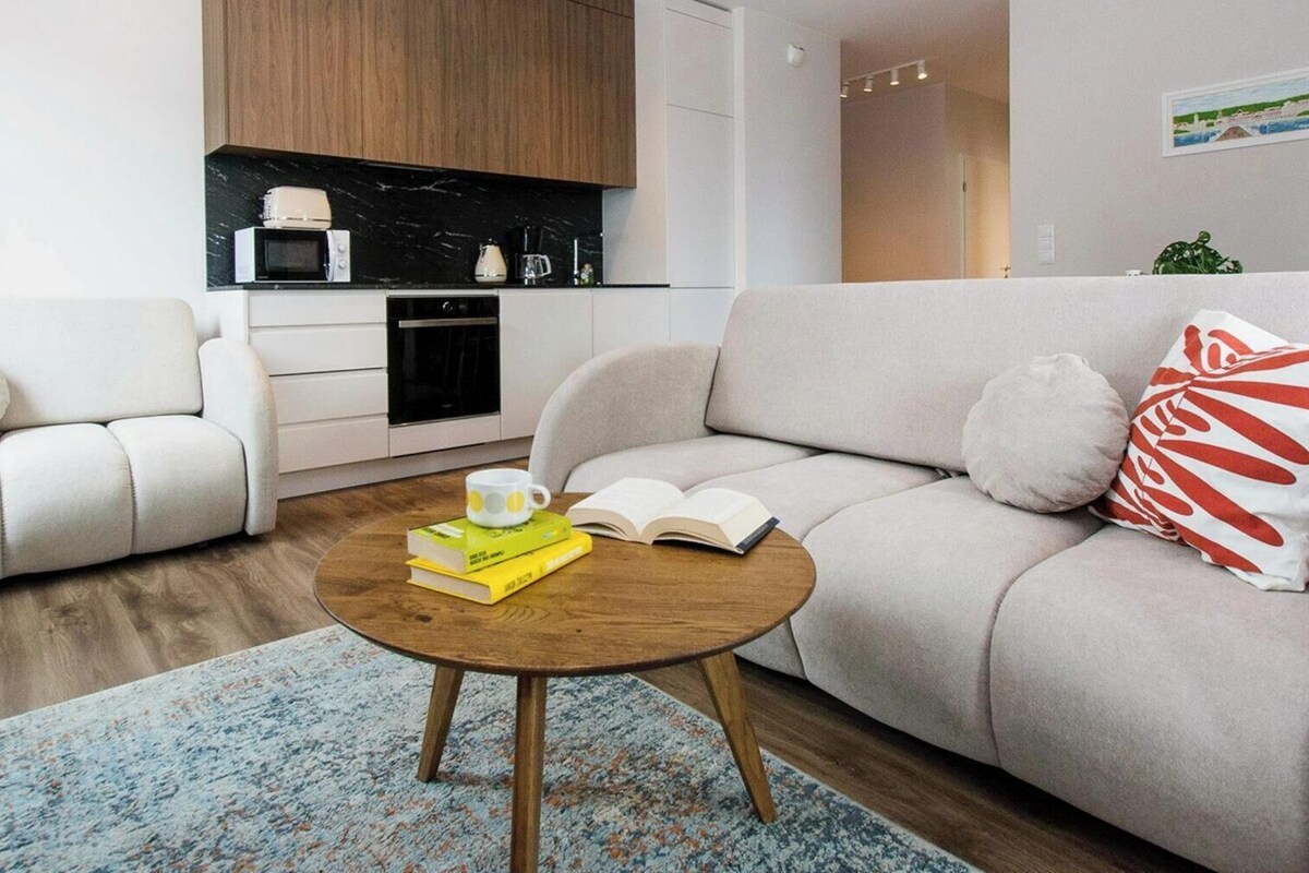Superior Apartment | Private kitchen | Full-sized fridge, oven, stovetop, dishwasher