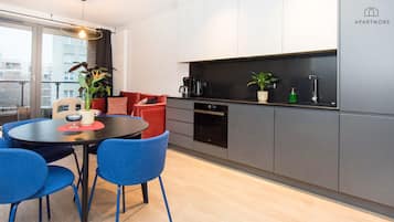 Departamento Deluxe | Cocineta privada | Refrigerador con congelador, horno, parrilla de estufa y lavavajillas