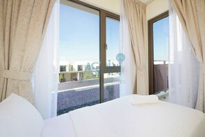 3 chambres, fer et planche à repasser, Wi-Fi, draps fournis