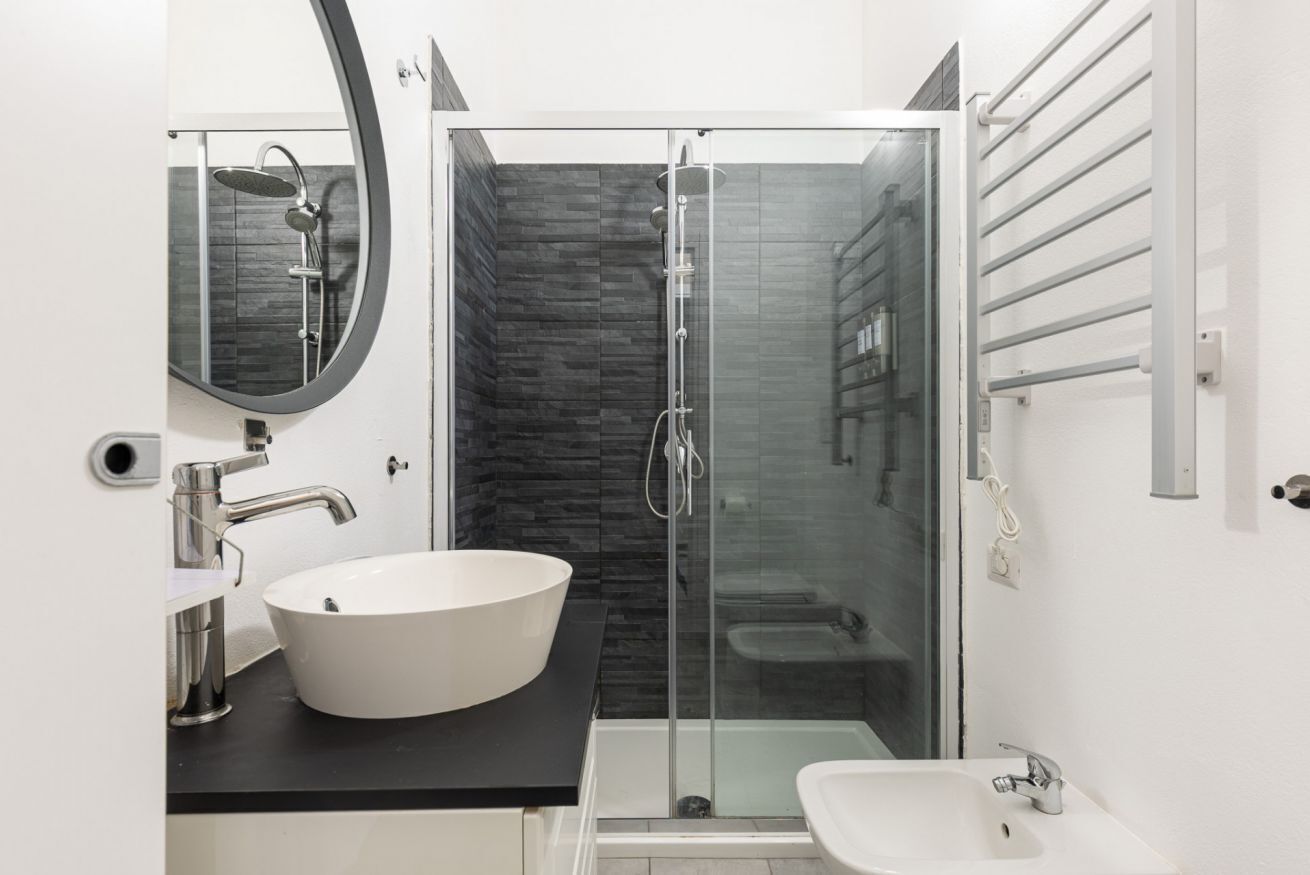 Dusche, Haartrockner, Bidet, Handtücher