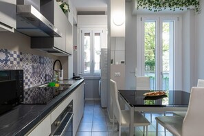 Fridge, microwave, dishwasher, toaster - Stunning apartment in Milano Bovisa (Milano)