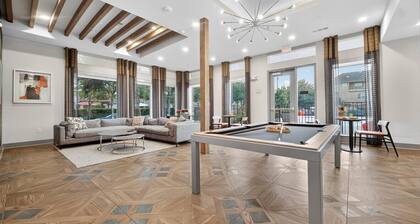 2BR Modern Dallas Uptown Stay w/ Pool • Gym • Pets