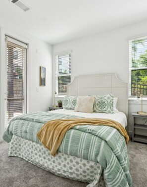 3 soverom, strykejern/-brett, wi-fi og sengetøy