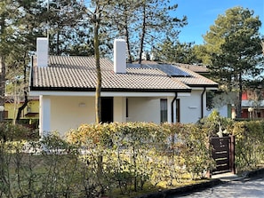 Villa, 3 Bedrooms, Patio, Garden View | Front of property
