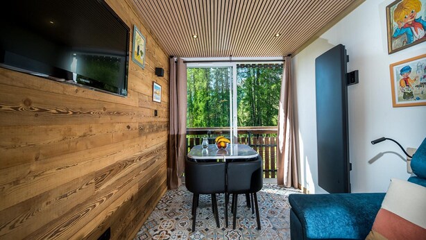 Apartment | Dining - Wooden Apartment With Balcony (Allos)